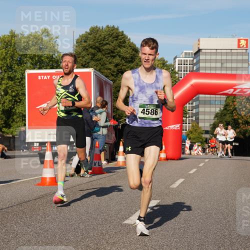 07.09.2025 - BARMER Alsterlauf Yannick Fuchs http://msf.ph/oto/8740772 07.09.2025 09:27:38 Laufen 8, 4586 meine-sportfotos.de