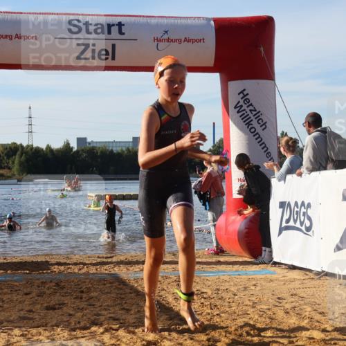 07.09.2025 - 19. Norderstedt Triathlon Luisa Fischer http://msf.ph/oto/8740870 07.09.2025 09:31:16 Schwimmen 555, 571, 608, 610 meine-sportfotos.de
