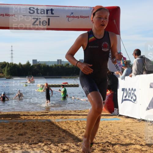 07.09.2025 - 19. Norderstedt Triathlon Luisa Fischer http://msf.ph/oto/8740885 07.09.2025 09:31:16 Schwimmen 555, 571, 608, 610 meine-sportfotos.de