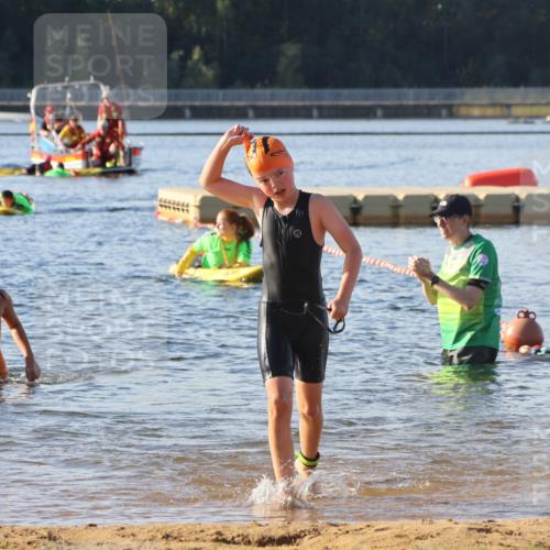 07.09.2025 - 19. Norderstedt Triathlon Luisa Fischer http://msf.ph/oto/8740897 07.09.2025 09:31:18 Schwimmen 555, 571, 608, 610 meine-sportfotos.de