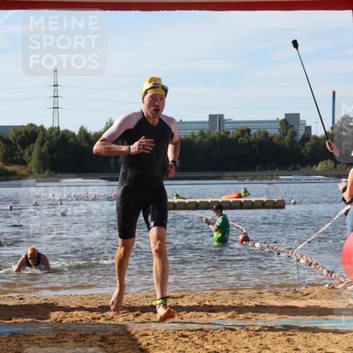 07.09.2025 - 19. Norderstedt Triathlon Luisa Fischer http://msf.ph/oto/8741340 07.09.2025 10:03:55 Schwimmen 1147, 1149 meine-sportfotos.de