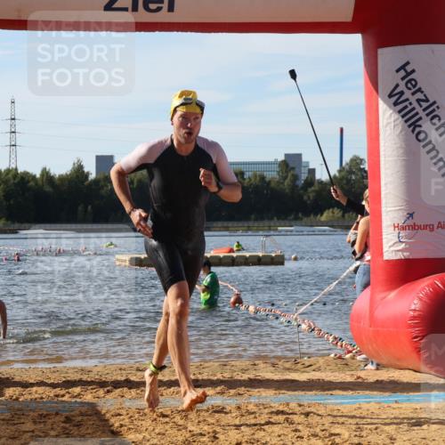 07.09.2025 - 19. Norderstedt Triathlon Luisa Fischer http://msf.ph/oto/8741346 07.09.2025 10:03:55 Schwimmen 1147, 1149 meine-sportfotos.de