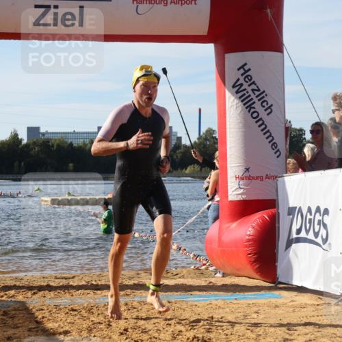 07.09.2025 - 19. Norderstedt Triathlon Luisa Fischer http://msf.ph/oto/8741350 07.09.2025 10:03:55 Schwimmen 1147, 1149 meine-sportfotos.de