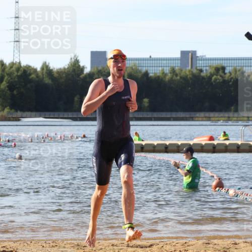 07.09.2025 - 19. Norderstedt Triathlon Luisa Fischer http://msf.ph/oto/8741393 07.09.2025 10:03:59 Schwimmen 1147, 1149 meine-sportfotos.de