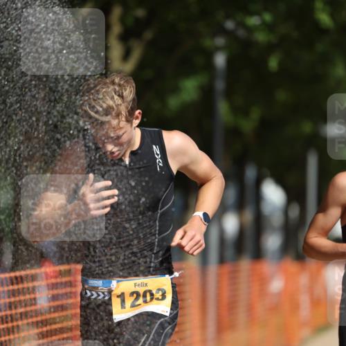 07.09.2025 - 19. Norderstedt Triathlon Michael Strokosch http://msf.ph/oto/8741416 07.09.2025 11:53:19 Laufen 1174, 1203 meine-sportfotos.de