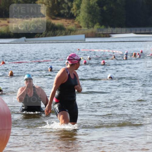 07.09.2025 - 19. Norderstedt Triathlon Luisa Fischer http://msf.ph/oto/8741438 07.09.2025 10:04:03 Schwimmen 1147, 1149 meine-sportfotos.de