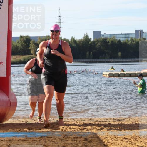 07.09.2025 - 19. Norderstedt Triathlon Luisa Fischer http://msf.ph/oto/8741521 07.09.2025 10:04:13 Schwimmen 1113, 1118 meine-sportfotos.de