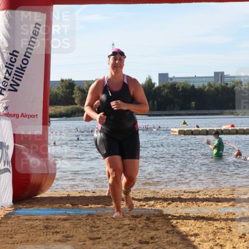 07.09.2025 - 19. Norderstedt Triathlon Luisa Fischer http://msf.ph/oto/8741538 07.09.2025 10:04:14 Schwimmen 1113, 1118 meine-sportfotos.de