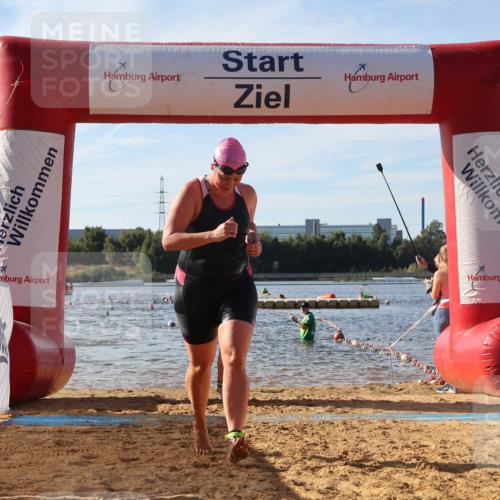 07.09.2025 - 19. Norderstedt Triathlon Luisa Fischer http://msf.ph/oto/8741559 07.09.2025 10:04:15 Schwimmen 1113, 1118 meine-sportfotos.de