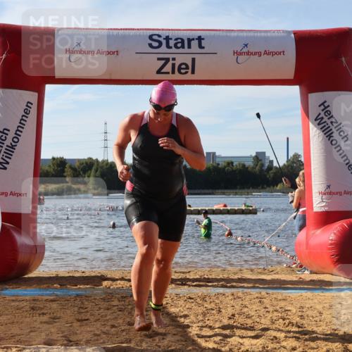 07.09.2025 - 19. Norderstedt Triathlon Luisa Fischer http://msf.ph/oto/8741564 07.09.2025 10:04:15 Schwimmen 1113, 1118 meine-sportfotos.de