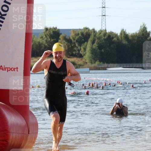 07.09.2025 - 19. Norderstedt Triathlon Luisa Fischer http://msf.ph/oto/8741592 07.09.2025 10:04:26 Schwimmen 1113, 1118, 1138 meine-sportfotos.de