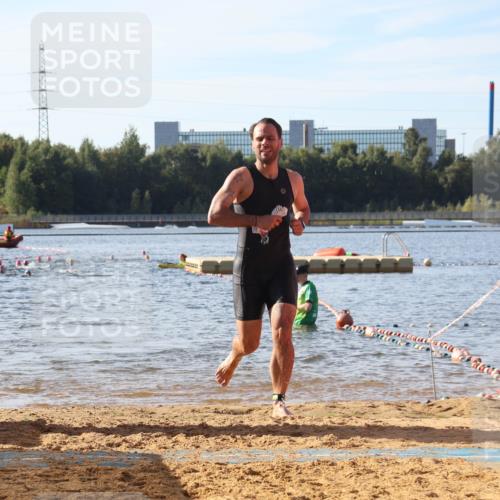 07.09.2025 - 19. Norderstedt Triathlon Luisa Fischer http://msf.ph/oto/8741676 07.09.2025 10:04:37 Schwimmen 1138, 1139 meine-sportfotos.de