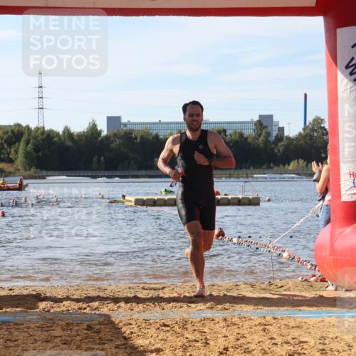 07.09.2025 - 19. Norderstedt Triathlon Luisa Fischer http://msf.ph/oto/8741683 07.09.2025 10:04:37 Schwimmen 1138, 1139 meine-sportfotos.de