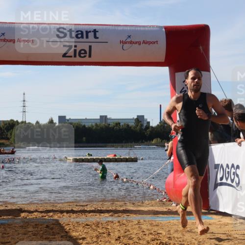 07.09.2025 - 19. Norderstedt Triathlon Luisa Fischer http://msf.ph/oto/8741699 07.09.2025 10:04:39 Schwimmen 1138, 1139 meine-sportfotos.de