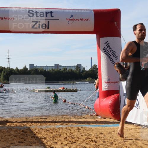 07.09.2025 - 19. Norderstedt Triathlon Luisa Fischer http://msf.ph/oto/8741703 07.09.2025 10:04:39 Schwimmen 1138, 1139 meine-sportfotos.de