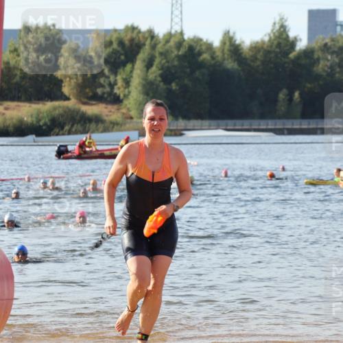 07.09.2025 - 19. Norderstedt Triathlon Luisa Fischer http://msf.ph/oto/8741714 07.09.2025 10:04:48 Schwimmen 1129, 1139 meine-sportfotos.de