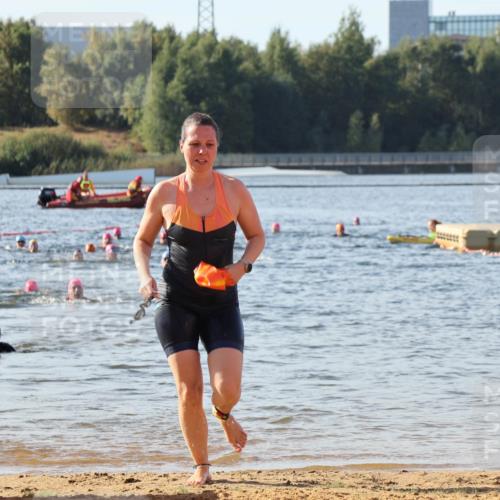 07.09.2025 - 19. Norderstedt Triathlon Luisa Fischer http://msf.ph/oto/8741718 07.09.2025 10:04:48 Schwimmen 1129, 1139 meine-sportfotos.de