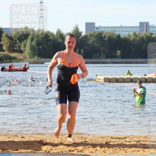 07.09.2025 - 19. Norderstedt Triathlon Luisa Fischer http://msf.ph/oto/8741735 07.09.2025 10:04:49 Schwimmen 1129, 1139 meine-sportfotos.de