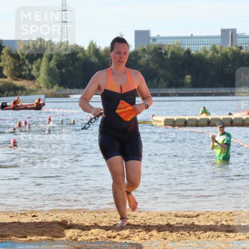 07.09.2025 - 19. Norderstedt Triathlon Luisa Fischer http://msf.ph/oto/8741742 07.09.2025 10:04:49 Schwimmen 1129, 1139 meine-sportfotos.de