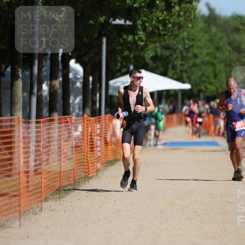07.09.2025 - 19. Norderstedt Triathlon Michael Strokosch http://msf.ph/oto/8741840 07.09.2025 11:54:13 Laufen 821, 1200 meine-sportfotos.de