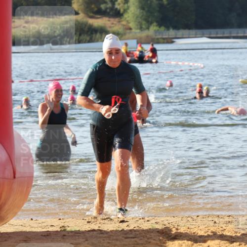 07.09.2025 - 19. Norderstedt Triathlon Luisa Fischer http://msf.ph/oto/8741893 07.09.2025 10:05:14 Schwimmen 1110, 1117, 1151 meine-sportfotos.de