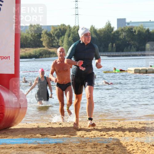 07.09.2025 - 19. Norderstedt Triathlon Luisa Fischer http://msf.ph/oto/8741927 07.09.2025 10:05:16 Schwimmen 1110, 1151 meine-sportfotos.de