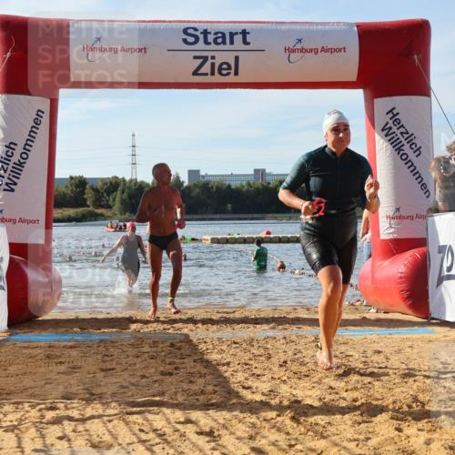 07.09.2025 - 19. Norderstedt Triathlon Luisa Fischer http://msf.ph/oto/8741971 07.09.2025 10:05:19 Schwimmen 1110, 1141, 1151 meine-sportfotos.de