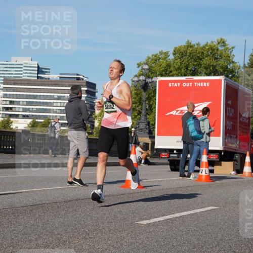 07.09.2025 - BARMER Alsterlauf Yannick Fuchs http://msf.ph/oto/8742000 07.09.2025 09:28:19 Laufen 5892, 8081 meine-sportfotos.de