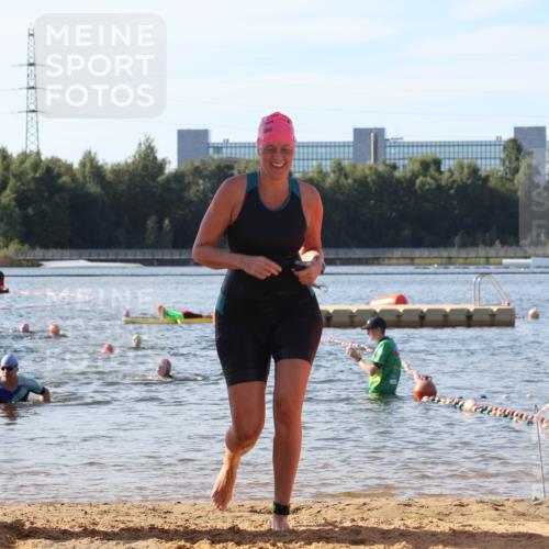07.09.2025 - 19. Norderstedt Triathlon Luisa Fischer http://msf.ph/oto/8742029 07.09.2025 10:05:24 Schwimmen 1110, 1141, 1151 meine-sportfotos.de