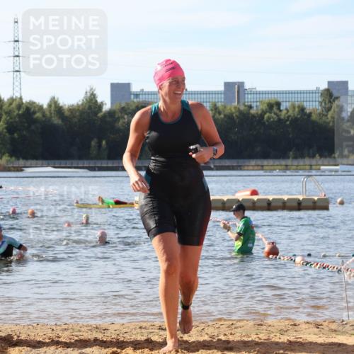 07.09.2025 - 19. Norderstedt Triathlon Luisa Fischer http://msf.ph/oto/8742032 07.09.2025 10:05:25 Schwimmen 1110, 1141, 1151 meine-sportfotos.de