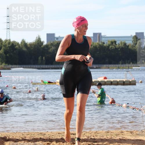 07.09.2025 - 19. Norderstedt Triathlon Luisa Fischer http://msf.ph/oto/8742034 07.09.2025 10:05:25 Schwimmen 1110, 1141, 1151 meine-sportfotos.de