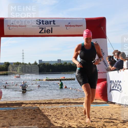 07.09.2025 - 19. Norderstedt Triathlon Luisa Fischer http://msf.ph/oto/8742068 07.09.2025 10:05:27 Schwimmen 1110, 1141, 1151 meine-sportfotos.de