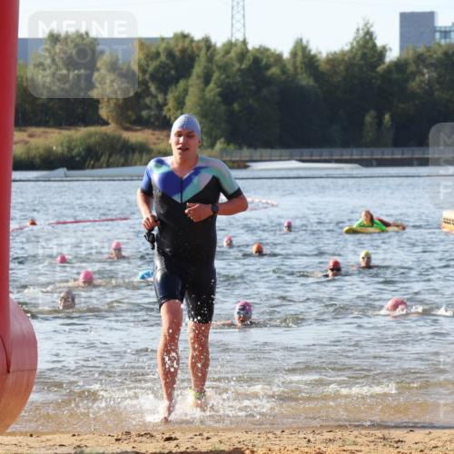 07.09.2025 - 19. Norderstedt Triathlon Luisa Fischer http://msf.ph/oto/8742073 07.09.2025 10:05:32 Schwimmen 1127, 1141, 1151 meine-sportfotos.de