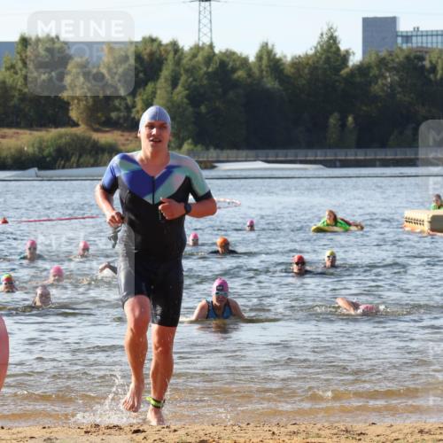 07.09.2025 - 19. Norderstedt Triathlon Luisa Fischer http://msf.ph/oto/8742082 07.09.2025 10:05:32 Schwimmen 1127, 1141, 1151 meine-sportfotos.de