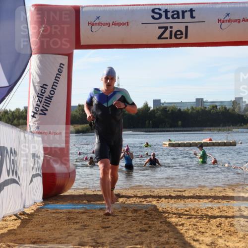 07.09.2025 - 19. Norderstedt Triathlon Luisa Fischer http://msf.ph/oto/8742133 07.09.2025 10:05:35 Schwimmen 1127, 1141 meine-sportfotos.de
