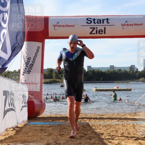07.09.2025 - 19. Norderstedt Triathlon Luisa Fischer http://msf.ph/oto/8742143 07.09.2025 10:05:36 Schwimmen 1127, 1141 meine-sportfotos.de