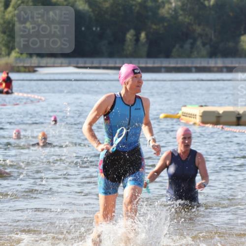 07.09.2025 - 19. Norderstedt Triathlon Luisa Fischer http://msf.ph/oto/8742156 07.09.2025 10:05:39 Schwimmen 1119, 1127 meine-sportfotos.de