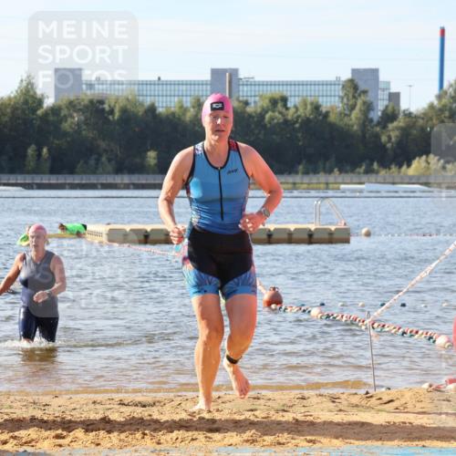 07.09.2025 - 19. Norderstedt Triathlon Luisa Fischer http://msf.ph/oto/8742193 07.09.2025 10:05:42 Schwimmen 1119, 1127 meine-sportfotos.de