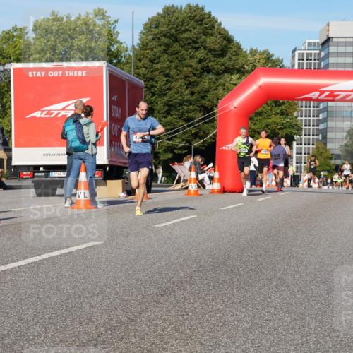 07.09.2025 - BARMER Alsterlauf Yannick Fuchs http://msf.ph/oto/8742858 07.09.2025 09:28:51 Laufen 42 meine-sportfotos.de
