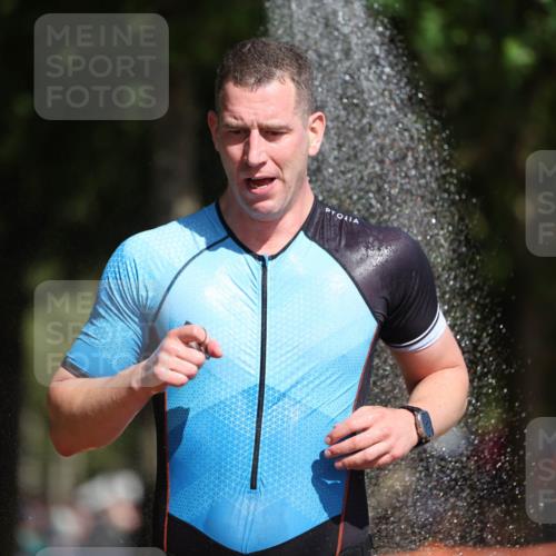 07.09.2025 - 19. Norderstedt Triathlon Michael Strokosch http://msf.ph/oto/8742860 07.09.2025 11:55:32 Laufen 734, 1164, 1173 meine-sportfotos.de