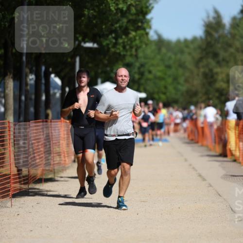07.09.2025 - 19. Norderstedt Triathlon Michael Strokosch http://msf.ph/oto/8742919 07.09.2025 12:33:14 Laufen 801, 1223, 1241 meine-sportfotos.de