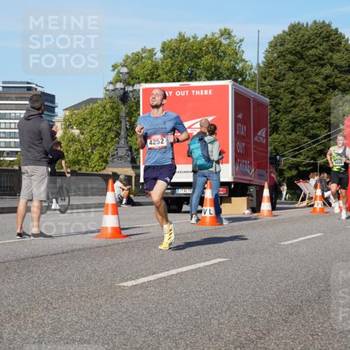 07.09.2025 - BARMER Alsterlauf Yannick Fuchs http://msf.ph/oto/8742920 07.09.2025 09:28:53 Laufen 4252, 5666, 384, 5206 meine-sportfotos.de