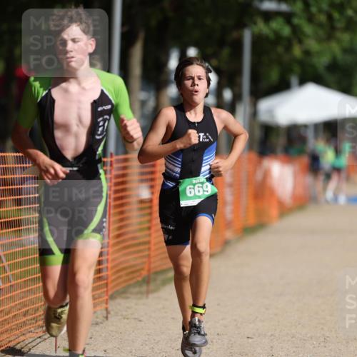 07.09.2025 - 19. Norderstedt Triathlon Michael Strokosch http://msf.ph/oto/8742945 07.09.2025 10:57:24 Laufen 655, 669 meine-sportfotos.de