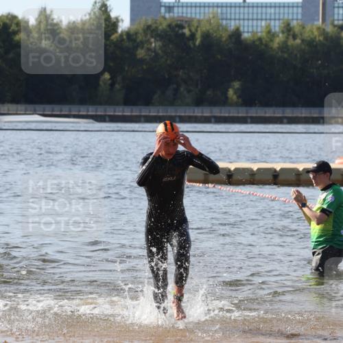 07.09.2025 - 19. Norderstedt Triathlon Luisa Fischer http://msf.ph/oto/8743052 07.09.2025 10:20:46 Schwimmen 646, 654 meine-sportfotos.de