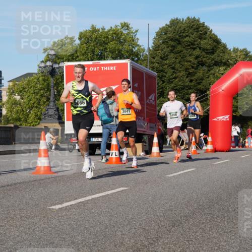 07.09.2025 - BARMER Alsterlauf Yannick Fuchs http://msf.ph/oto/8743055 07.09.2025 09:28:55 Laufen 5666, 3841, 5206, 48008 meine-sportfotos.de