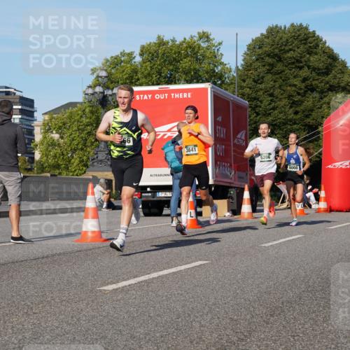 07.09.2025 - BARMER Alsterlauf Yannick Fuchs http://msf.ph/oto/8743067 07.09.2025 09:28:55 Laufen 66, 3841, 5206, 8008 meine-sportfotos.de