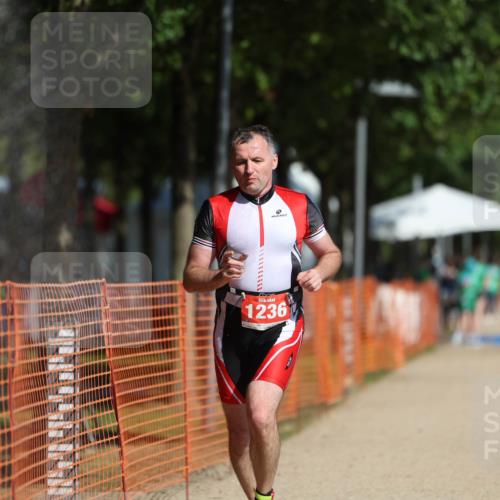 07.09.2025 - 19. Norderstedt Triathlon Michael Strokosch http://msf.ph/oto/8743070 07.09.2025 11:55:55 Laufen 1236 meine-sportfotos.de