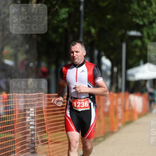 07.09.2025 - 19. Norderstedt Triathlon Michael Strokosch http://msf.ph/oto/8743081 07.09.2025 11:55:56 Laufen 1236 meine-sportfotos.de