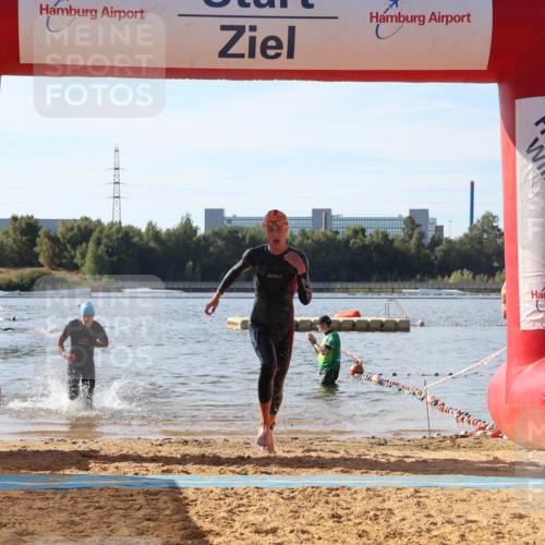 07.09.2025 - 19. Norderstedt Triathlon Luisa Fischer http://msf.ph/oto/8743097 07.09.2025 10:20:48 Schwimmen 646, 654 meine-sportfotos.de