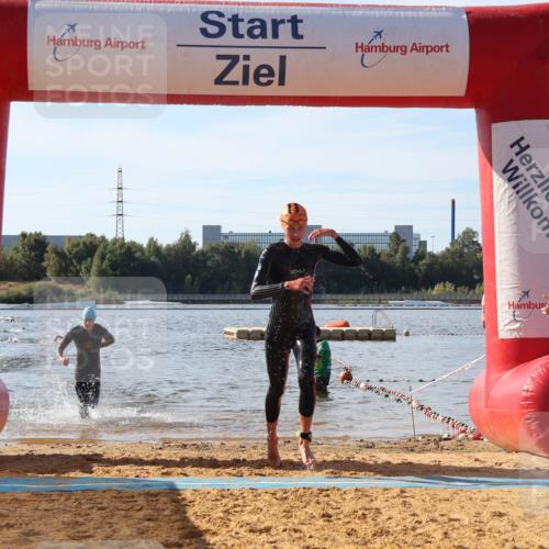 07.09.2025 - 19. Norderstedt Triathlon Luisa Fischer http://msf.ph/oto/8743101 07.09.2025 10:20:48 Schwimmen 646, 654 meine-sportfotos.de